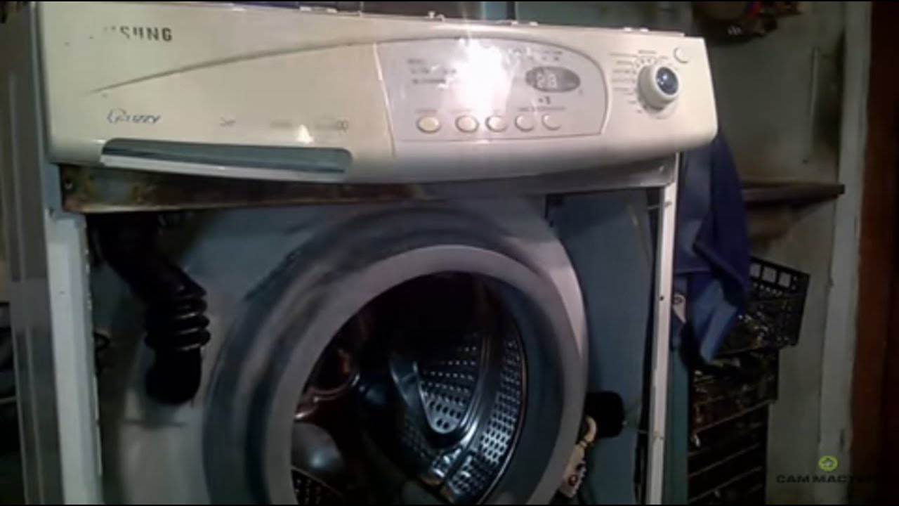 Течь воды из под стиральной машины Самсунг