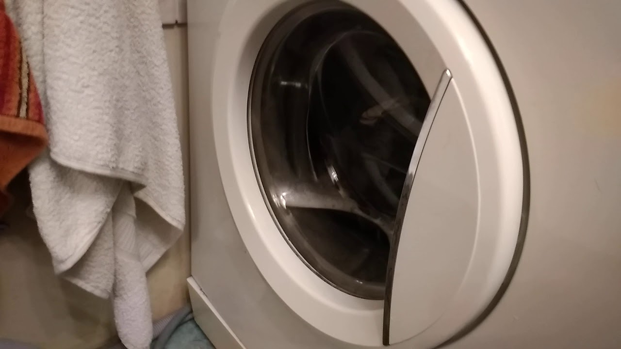 Как слить воду из стиральной машины с минимальным ущербом
