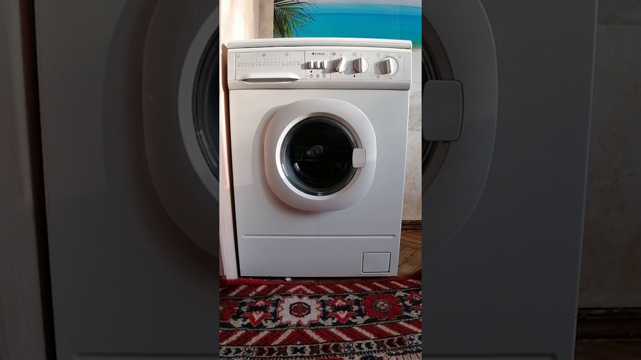Итальянская стиральная машина Indesit WDN 2296XW U